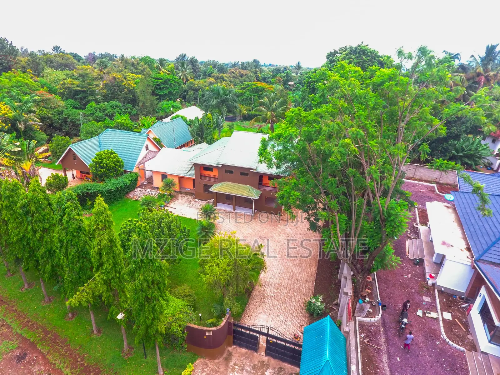 6bdrm Bungalow in For Sale: Stunning for sale