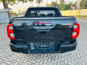 Toyota Hilux Revo Double Cab Deisel 2.4 RWD 2022 Black