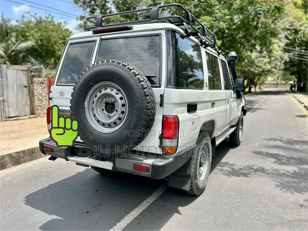 Toyota Land Cruiser 79 Series 2022 White