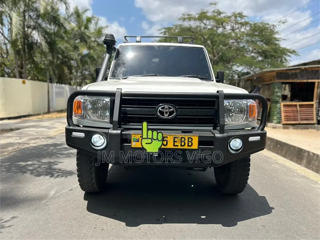 Toyota Land Cruiser 79 Series 2022 White
