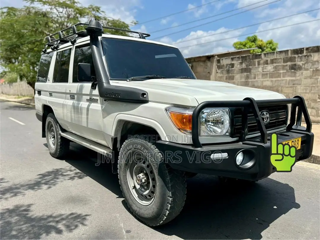 Toyota Land Cruiser 79 Series 2022 White