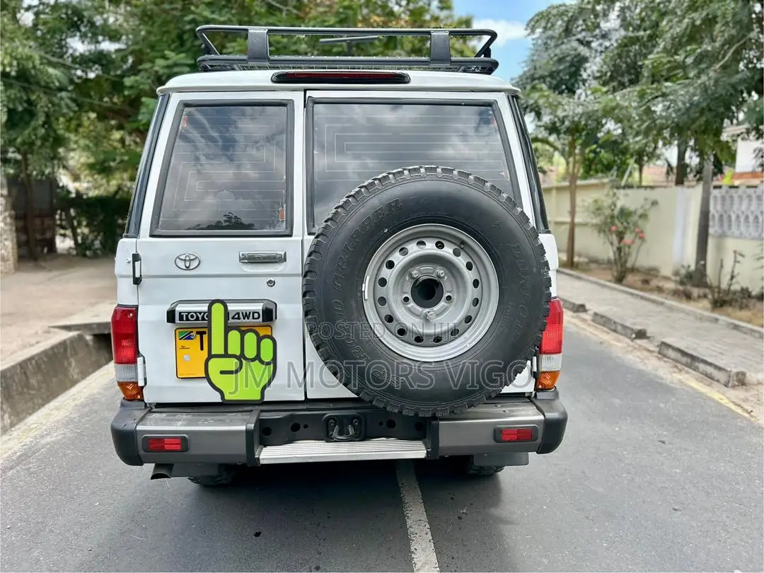 Toyota Land Cruiser 79 Series 2022 White