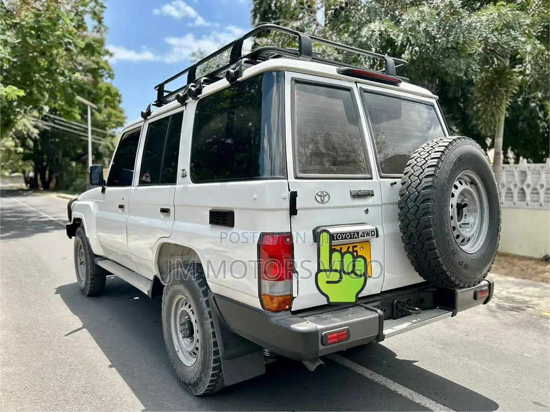 Toyota Land Cruiser 79 Series 2022 White