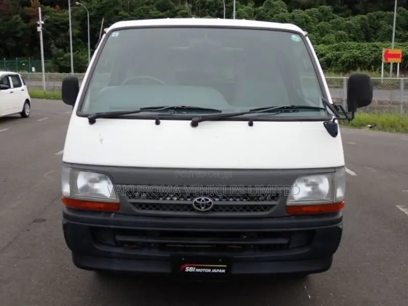 Toyota HiAce 2002 White