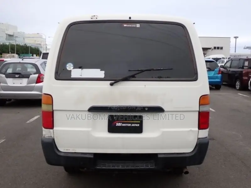 Toyota HiAce 2002 White