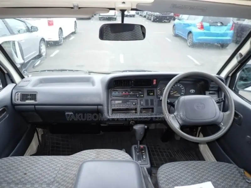 Toyota HiAce 2002 White