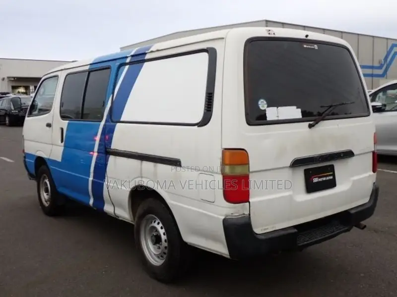 Toyota HiAce 2002 White