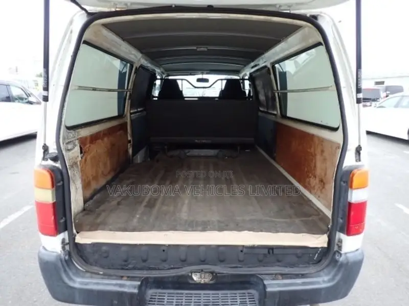 Toyota HiAce 2002 White