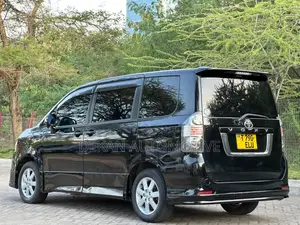 Toyota Noah 2.0 143hp FWD (7 Seater) 2009 Black