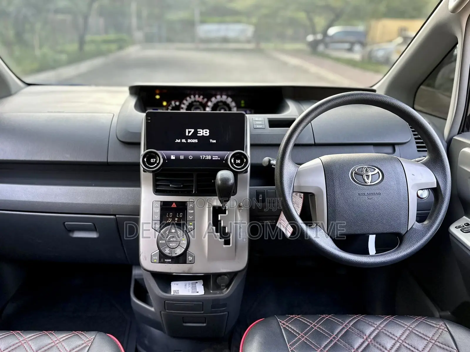 Toyota Noah 2.0 143hp FWD (7 Seater) 2009 Black