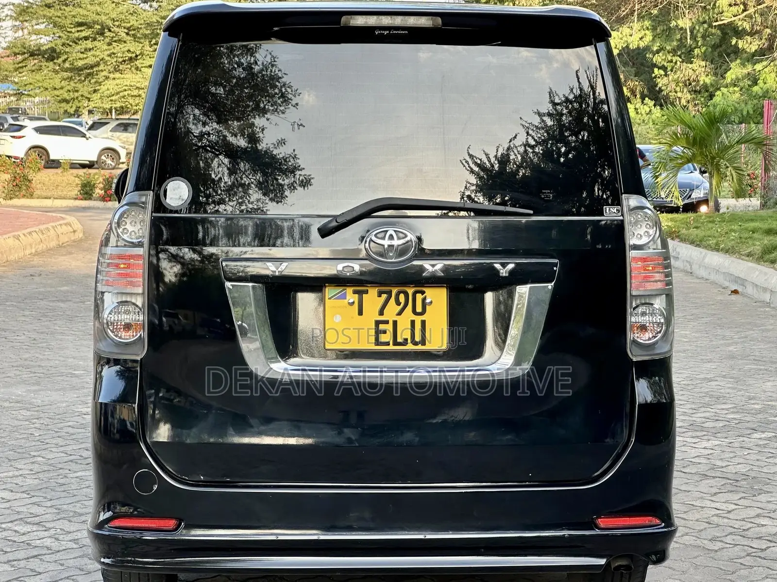 Toyota Noah 2.0 143hp FWD (7 Seater) 2009 Black