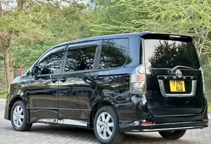 Toyota Noah 2.0 143hp FWD (7 Seater) 2009 Black
