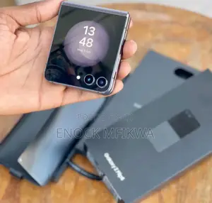New Samsung Galaxy Z Flip4 256 GB Black