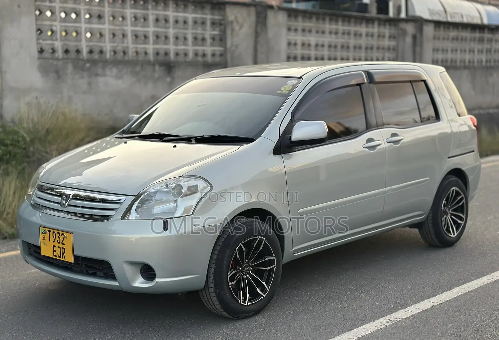 Toyota Raum 2004 Silver
