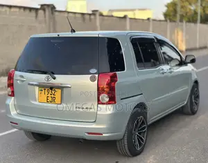 Toyota Raum 2004 Silver