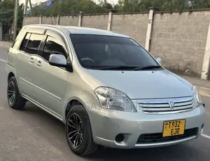 Toyota Raum 2004 Silver