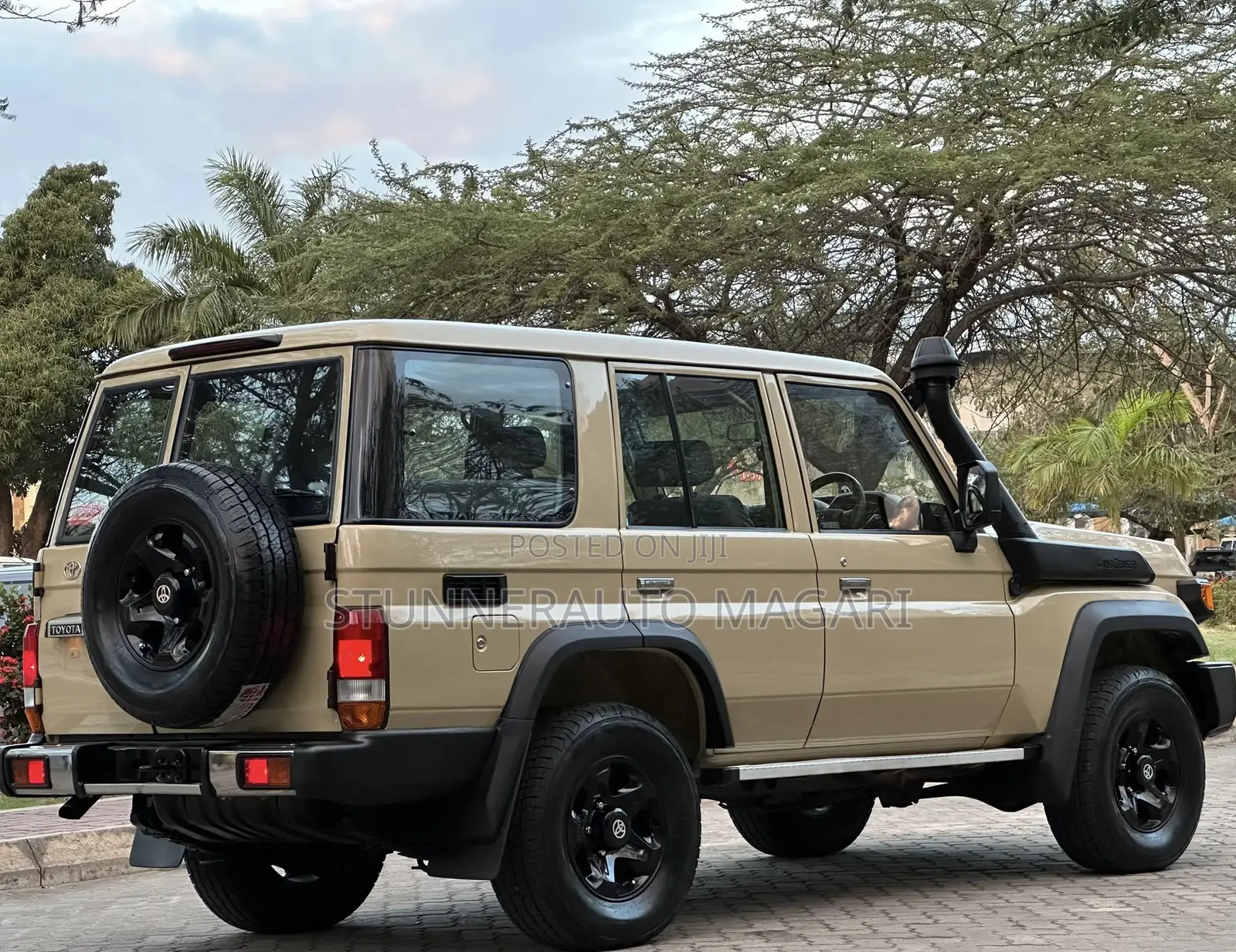 Toyota Land Cruiser Prado 2022 Ivory