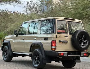 Toyota Land Cruiser Prado 2022 Ivory