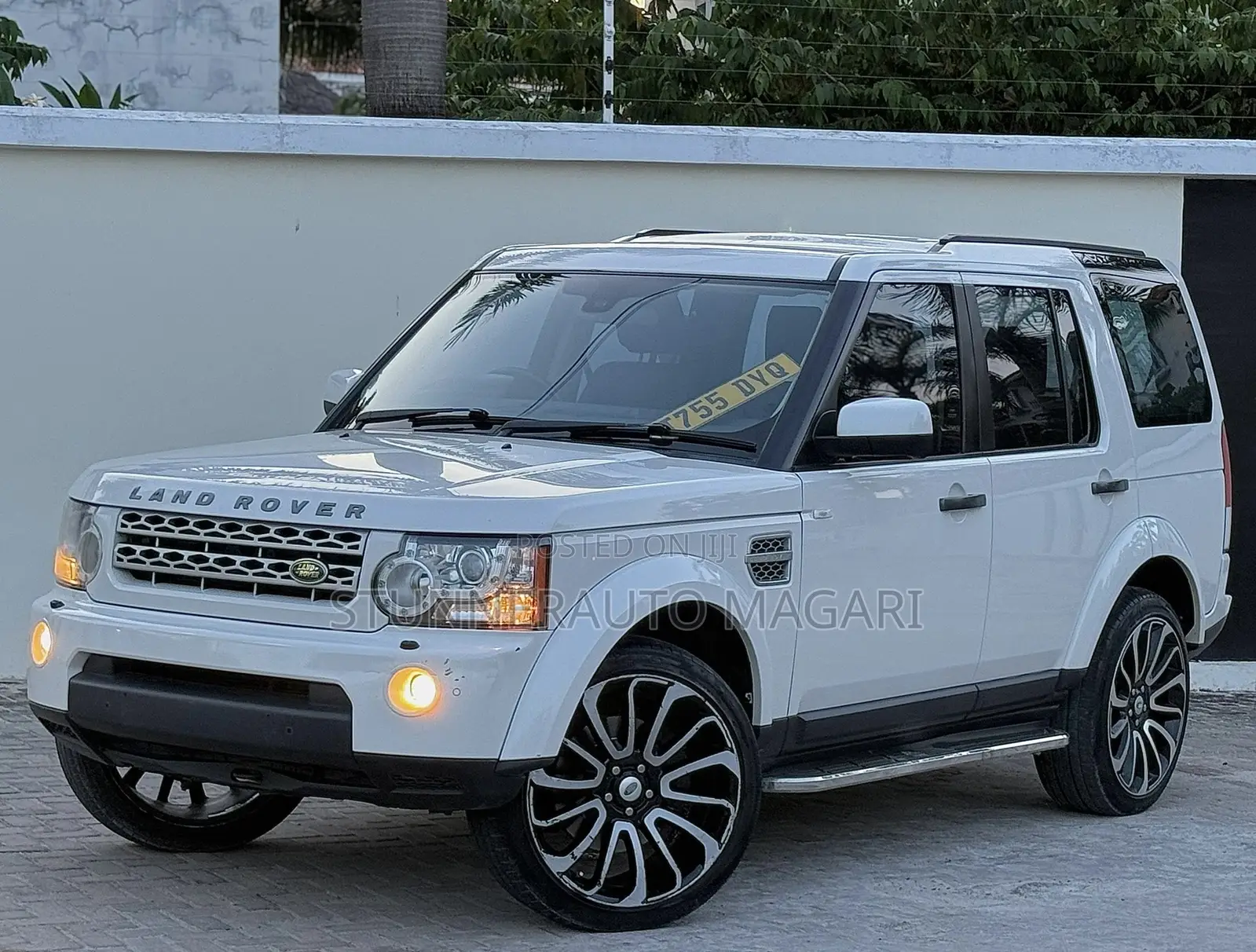 Land Rover Discovery 2010 White