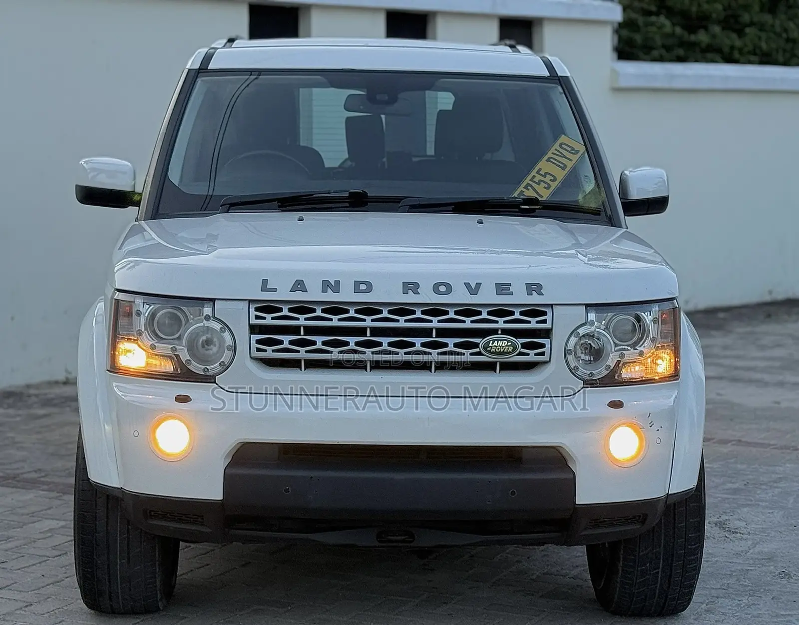 Land Rover Discovery 2010 White