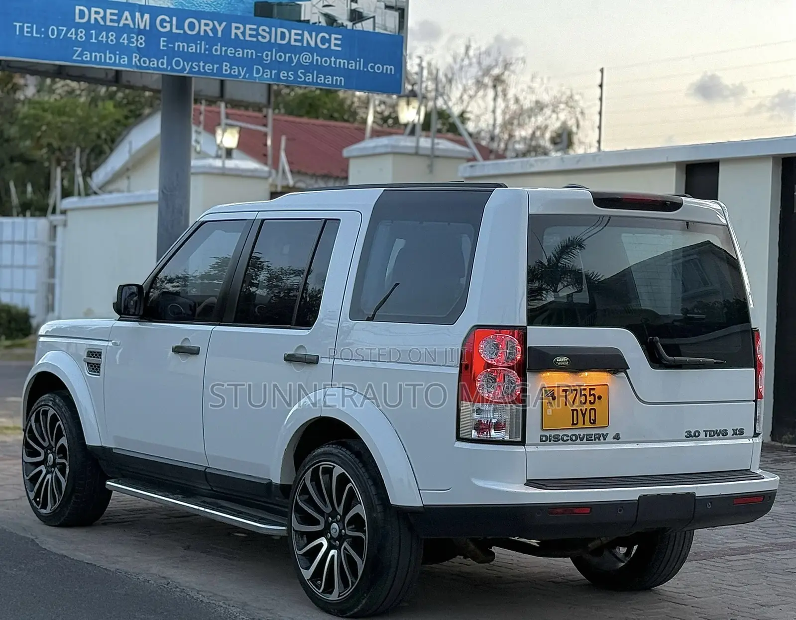 Land Rover Discovery 2010 White