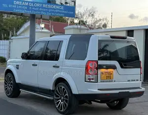 Land Rover Discovery 2010 White