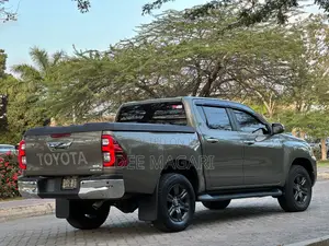 Toyota Hilux 2020 Brown