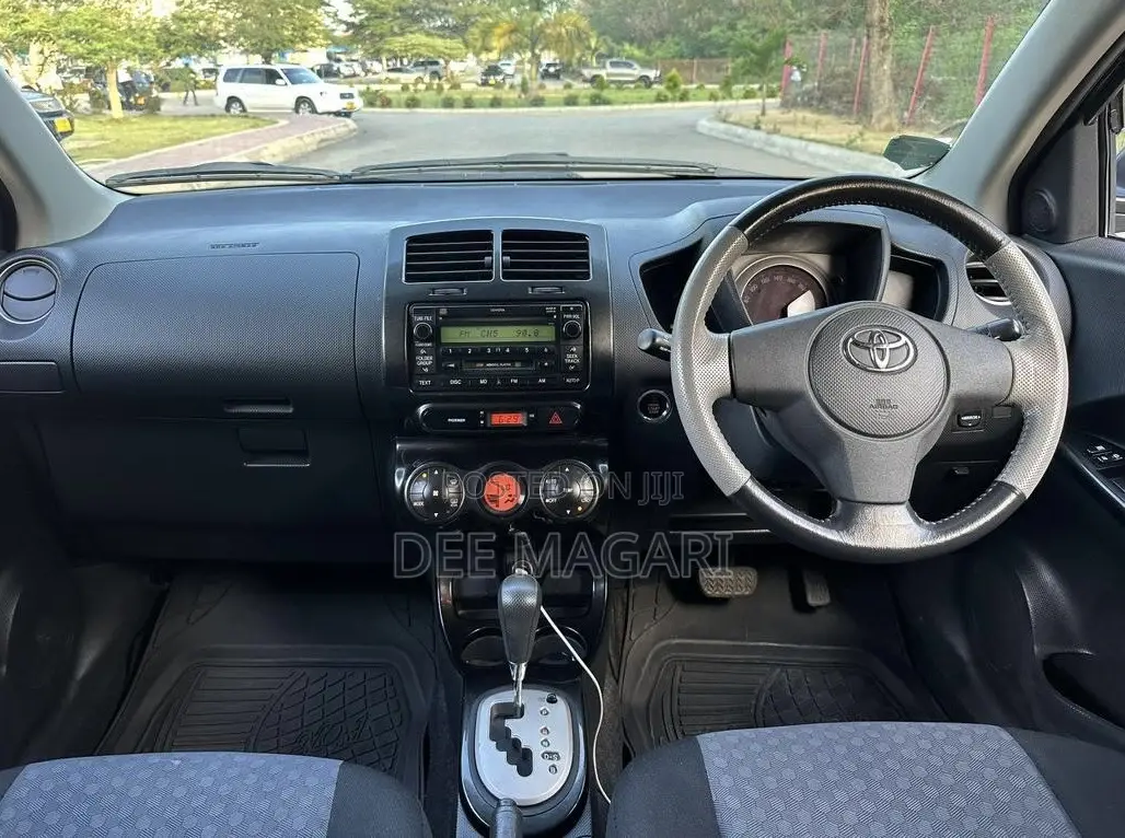Toyota IST 2009 Black