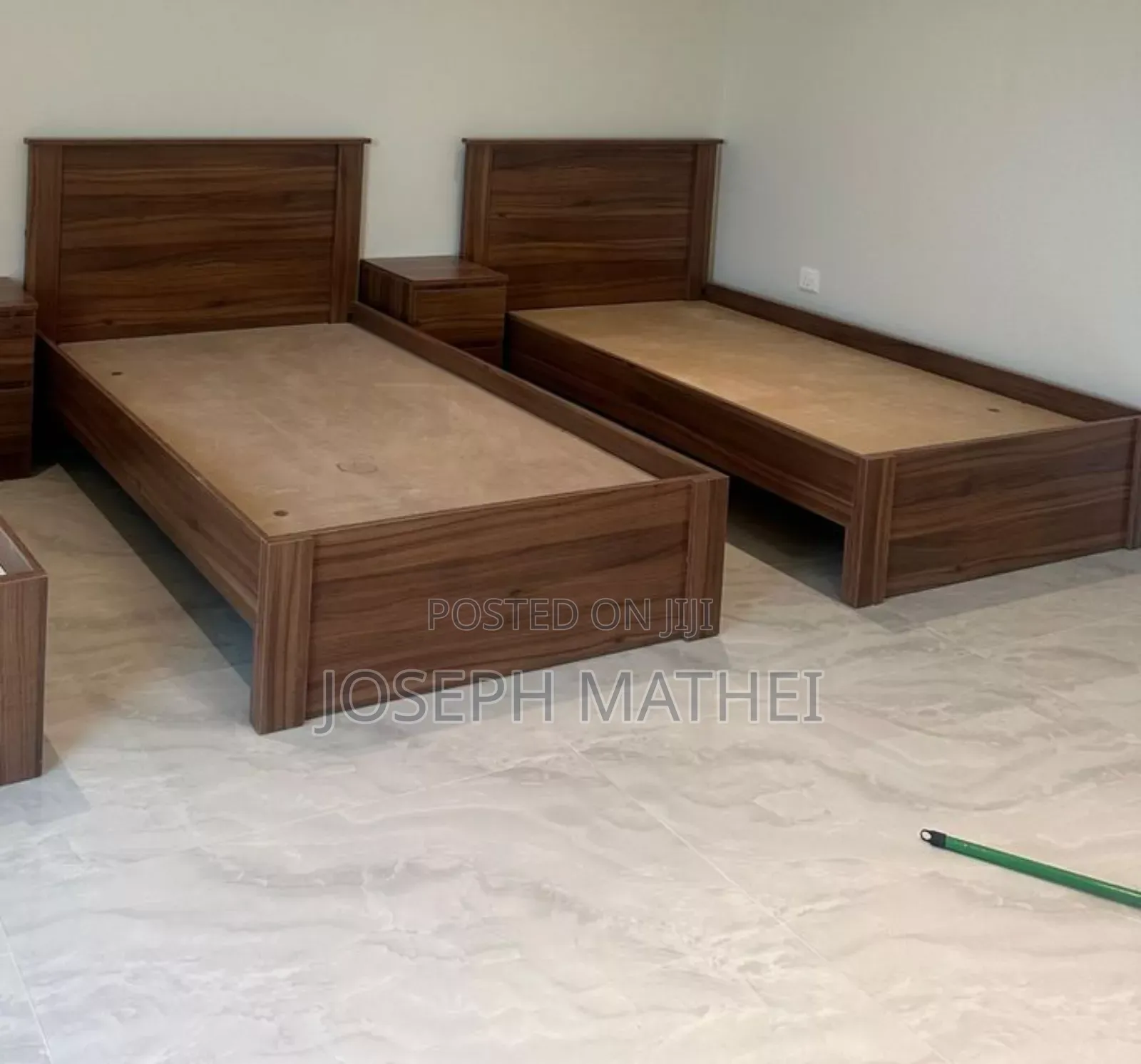 Vitanda 3.5x6 Mbao Ngumu Na Bed Side