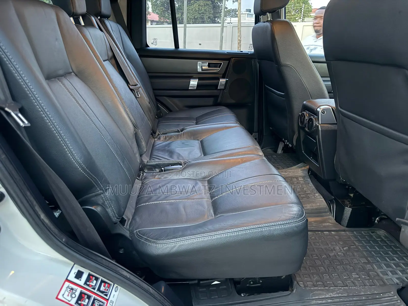 Land Rover Discovery 2010 White