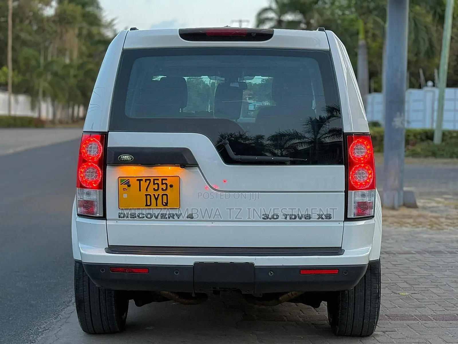Land Rover Discovery 2010 White