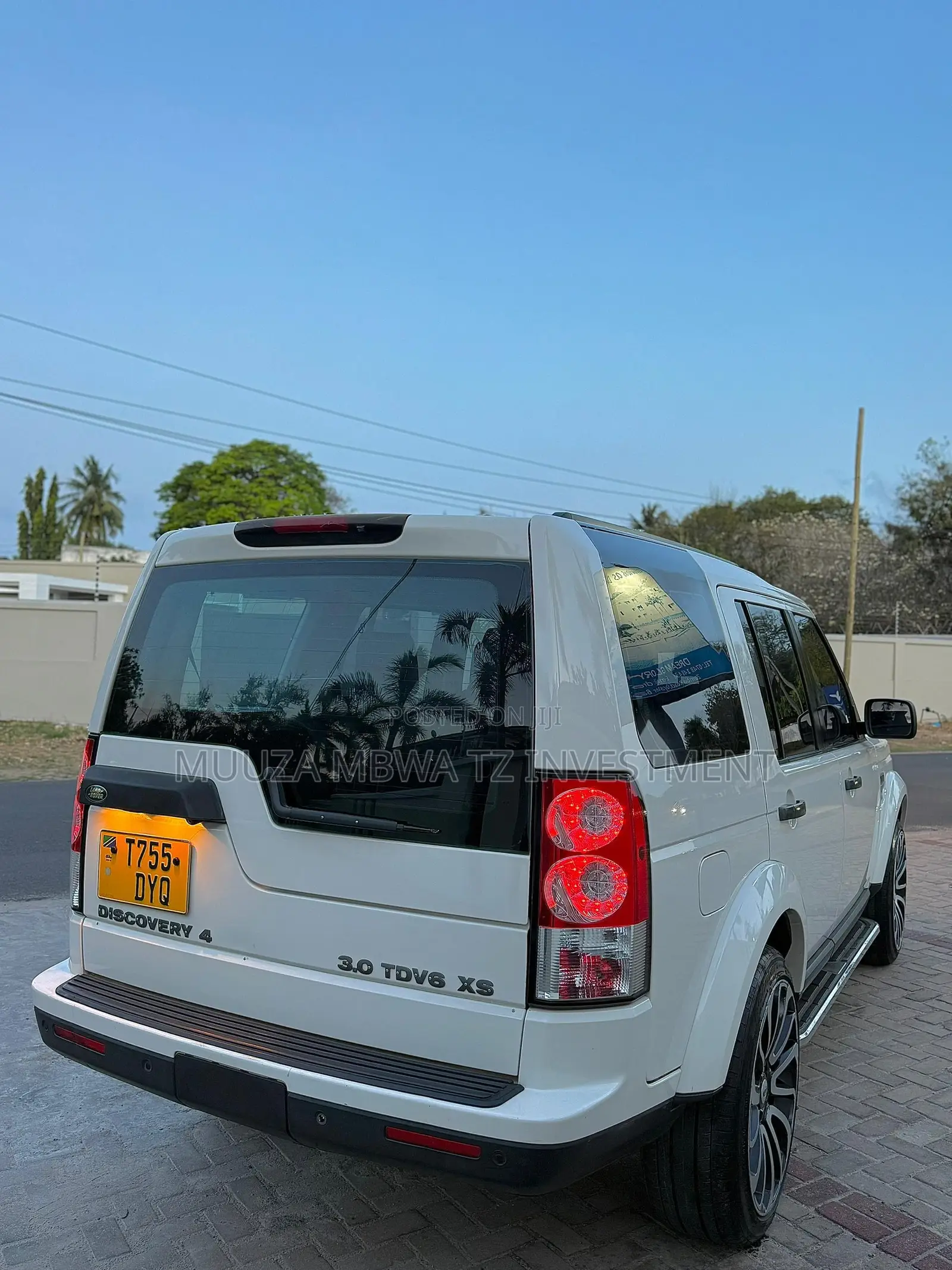 Land Rover Discovery 2010 White