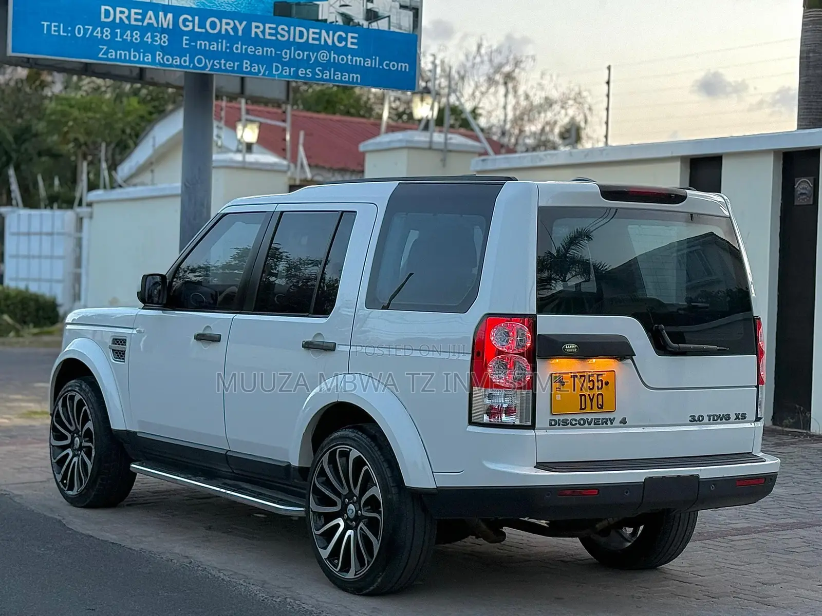 Land Rover Discovery 2010 White