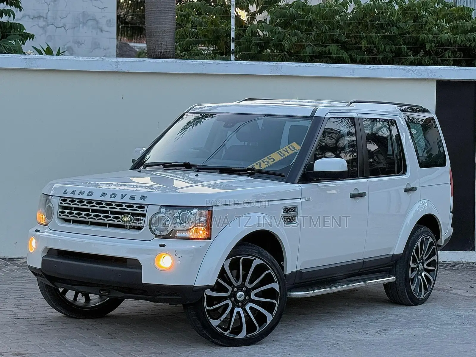 Land Rover Discovery 2010 White