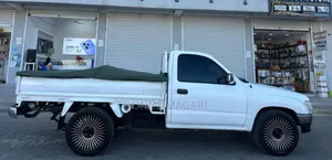 Toyota Hilux 2000 White