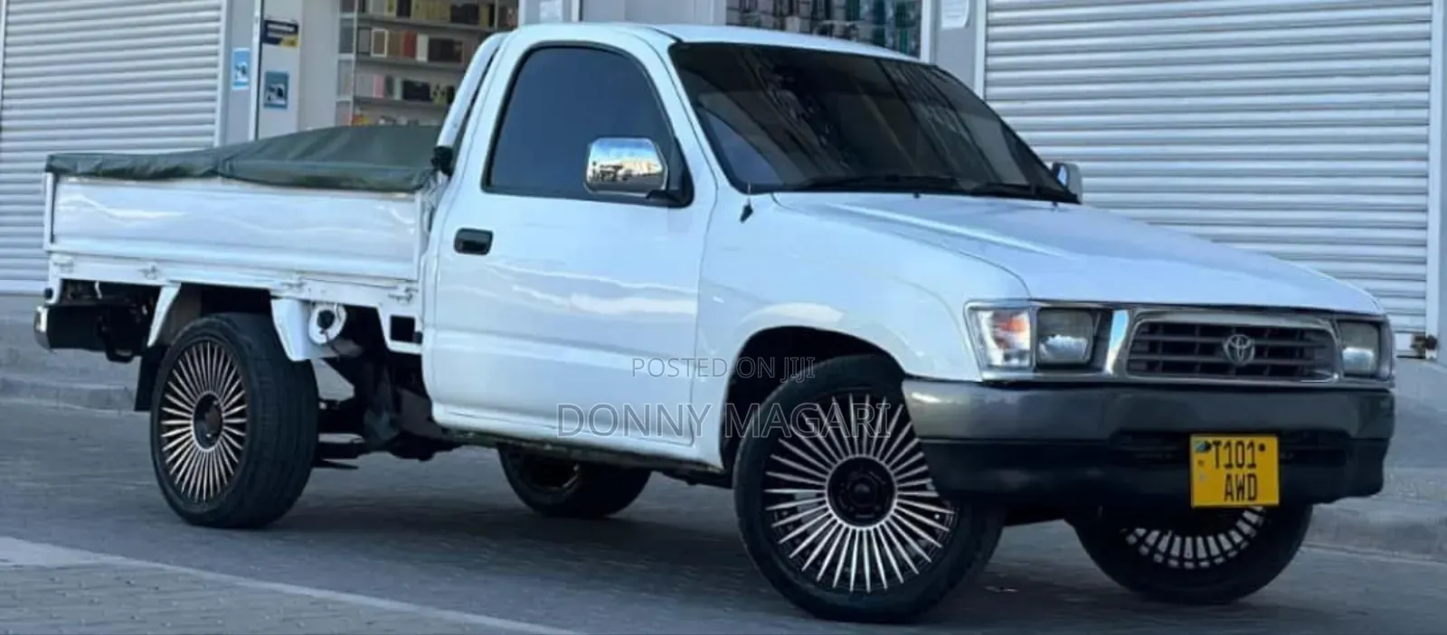 Toyota Hilux 2000 White