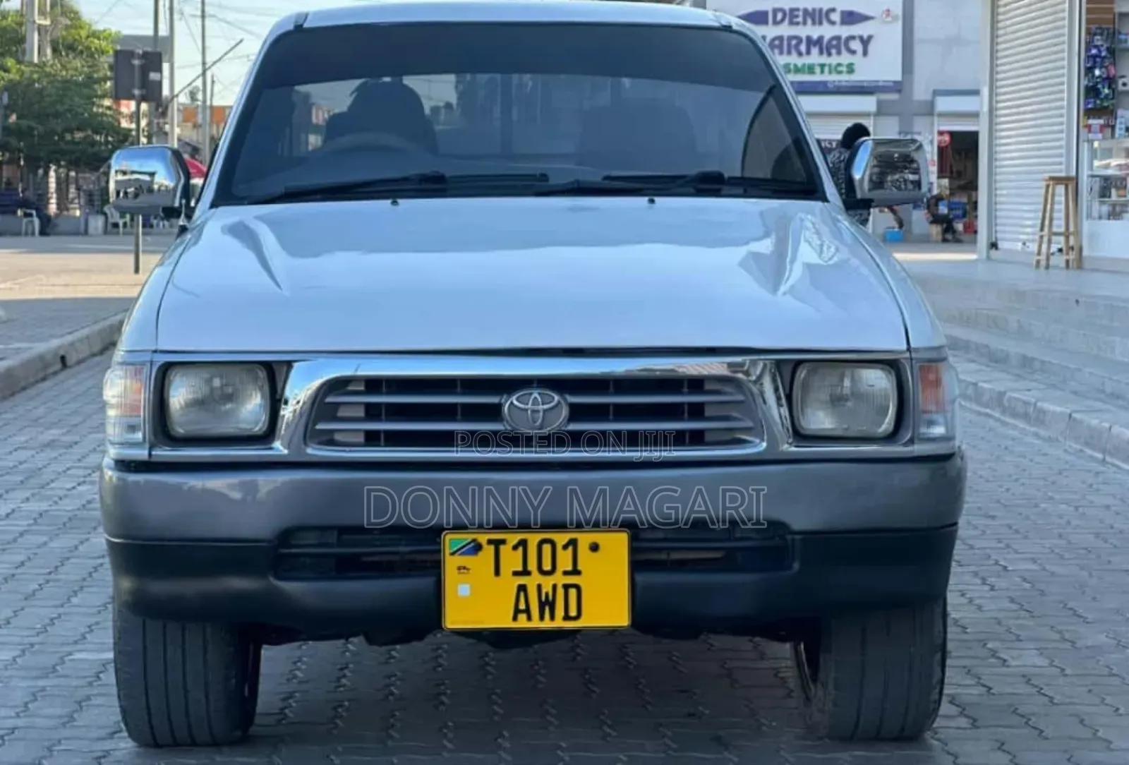 Toyota Hilux 2000 White