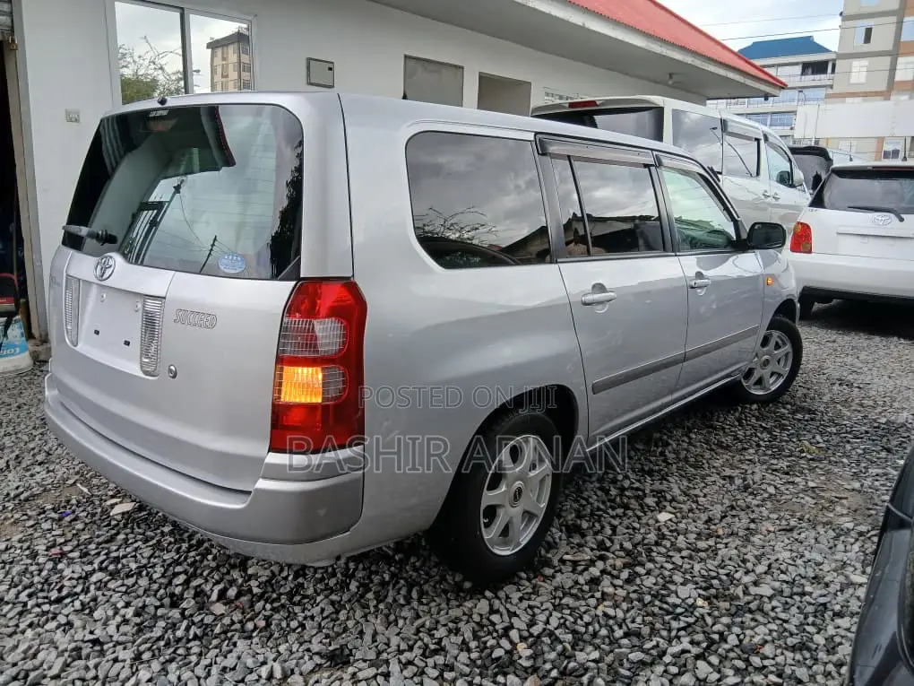 Toyota Succeed 2013 Silver