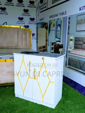 Kitchen Cabinet Ya Mtungi Mdogo
