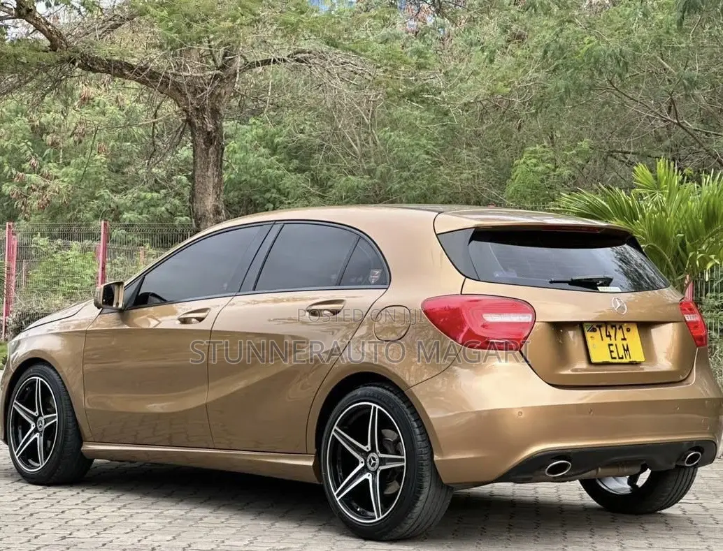 Mercedes-Benz A-Class 2014 Gold