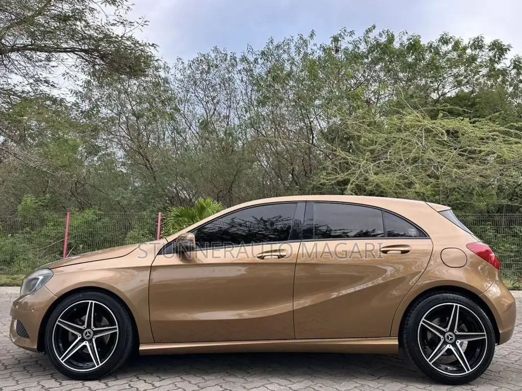 Mercedes-Benz A-Class 2014 Gold