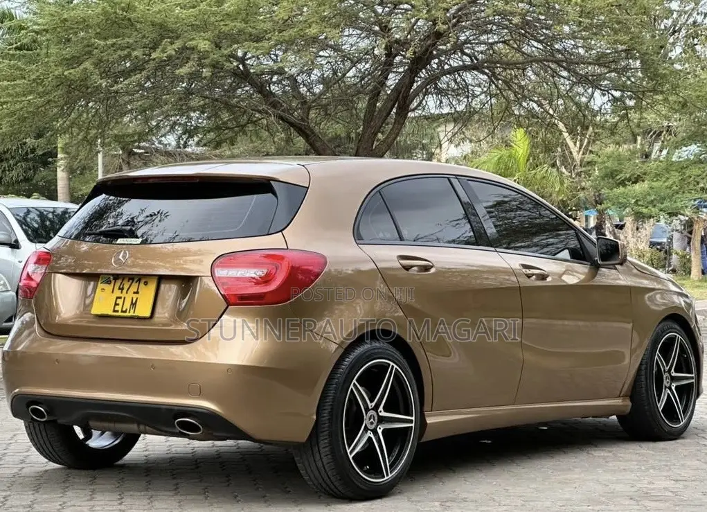Mercedes-Benz A-Class 2014 Gold