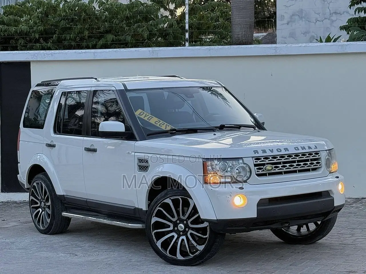 Land Rover Discovery 2010 White