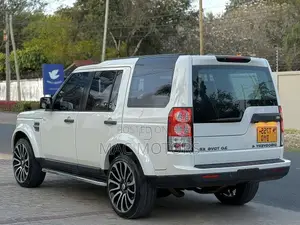 Land Rover Discovery 2010 White