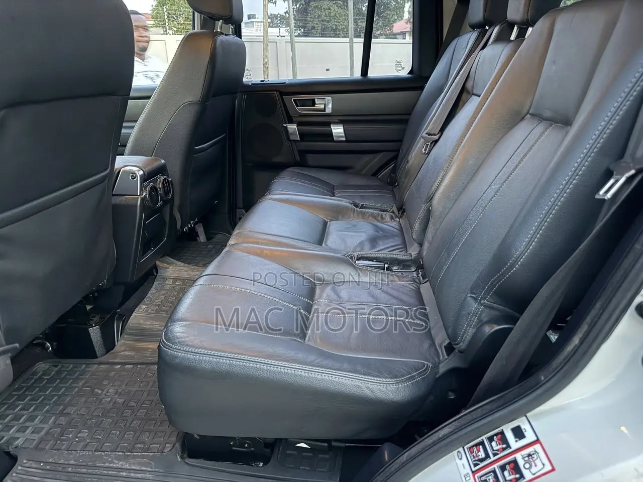 Land Rover Discovery 2010 White