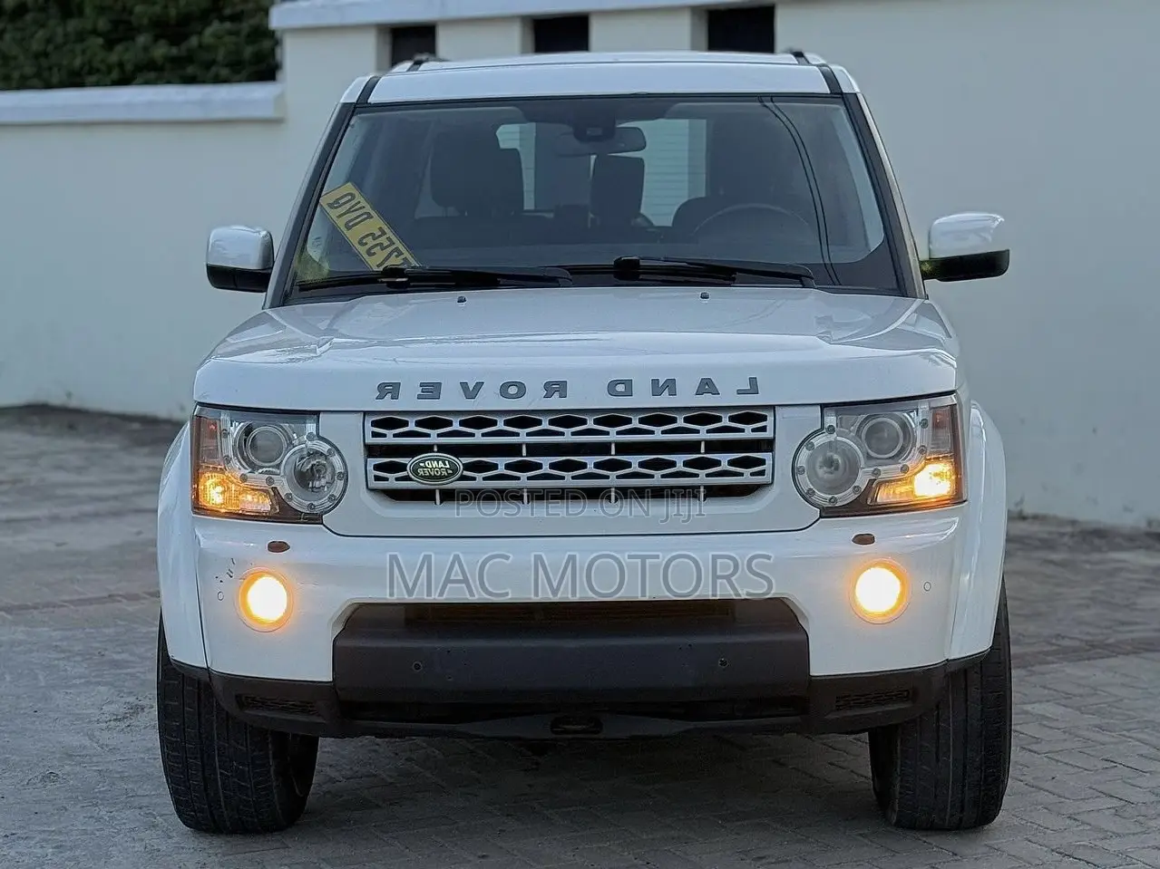 Land Rover Discovery 2010 White