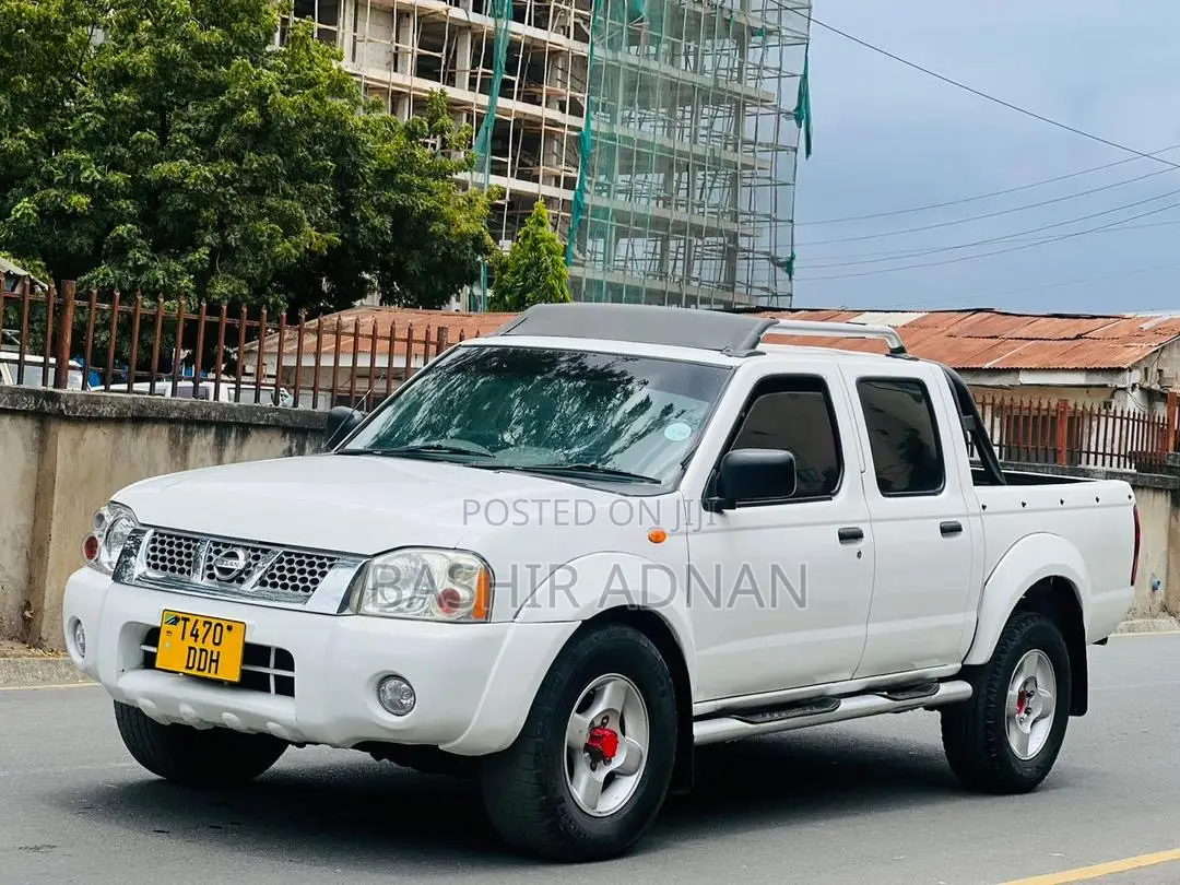 Nissan Hardbody 2010 White