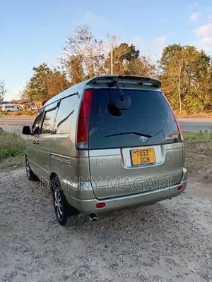Toyota Noah 2001 Gold