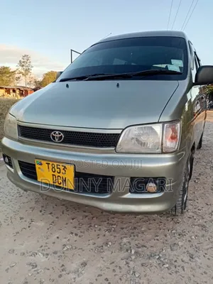 Toyota Noah 2001 Gold