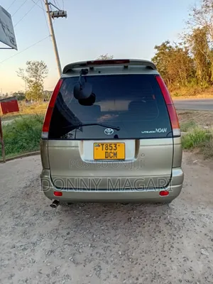 Toyota Noah 2001 Gold